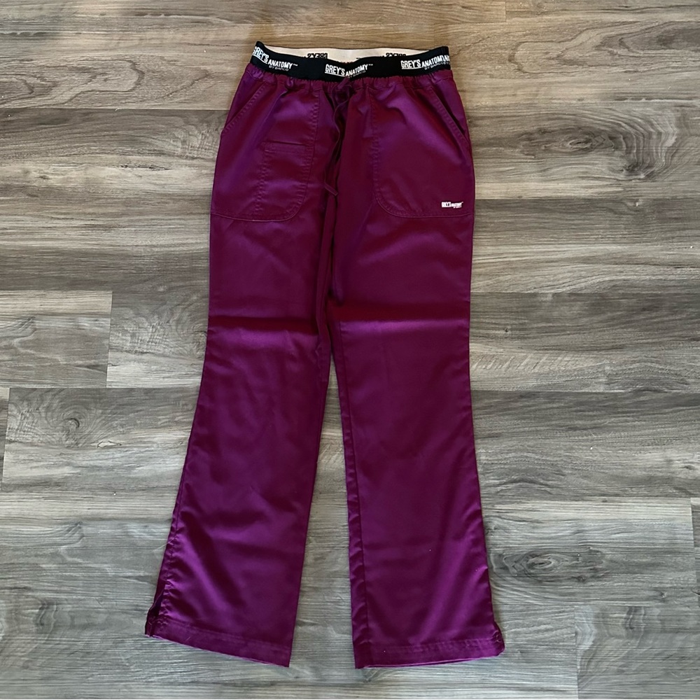 GREYS ANATOMY SCRUBS BURGUNDY SMALL